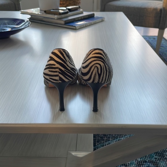 Ann Taylor Zebra pumps. Great condition. Size 7 - Picture 6 of 9